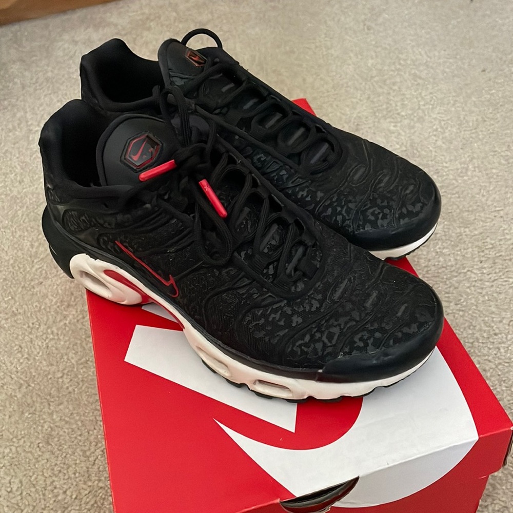 Women’s Nike air max plus premium shoes